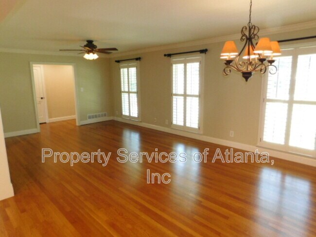 Building Photo - 5805 Pine Brook Rd NE