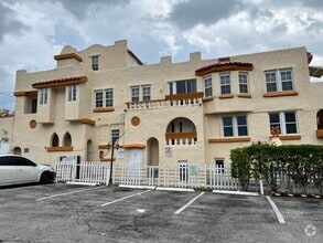 Building Photo - 4211 Parker Ave