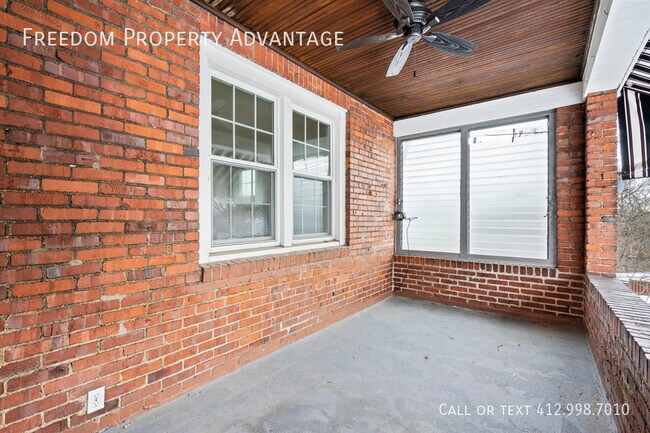 Foto del edificio - 2 Amherst Ave - West View