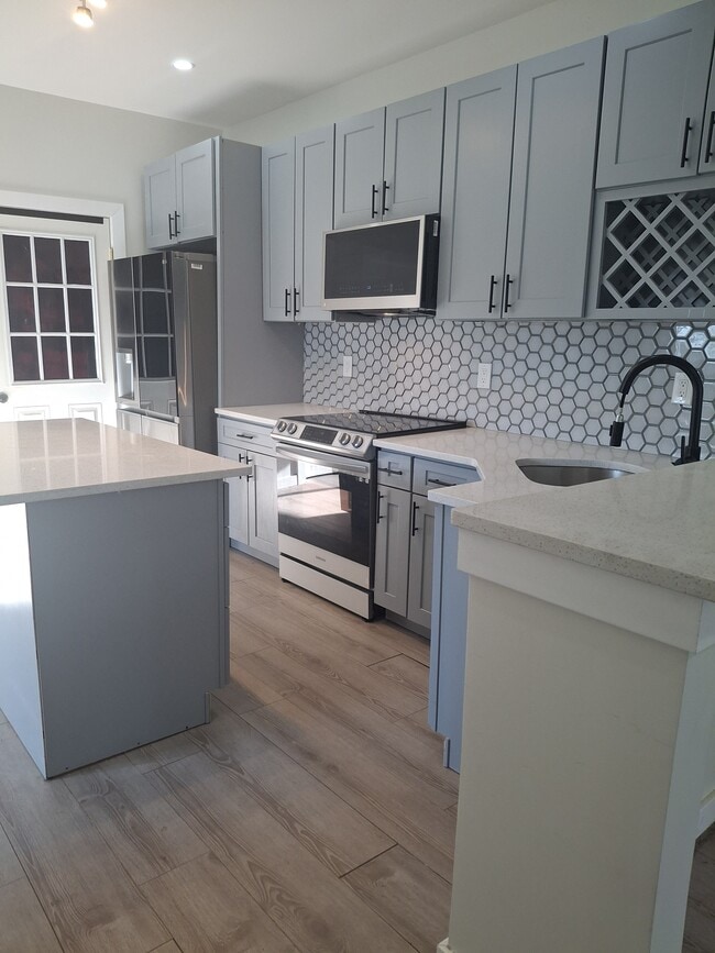 Building Photo - 400 Orange St