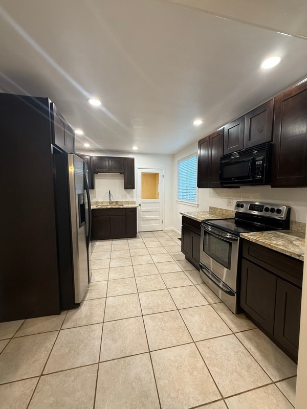 Foto principal - 874 S 90th St