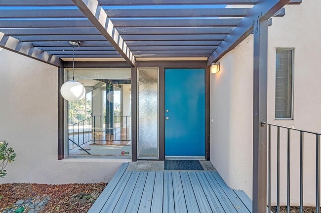 Building Photo - 1685 Poppy Peak Dr