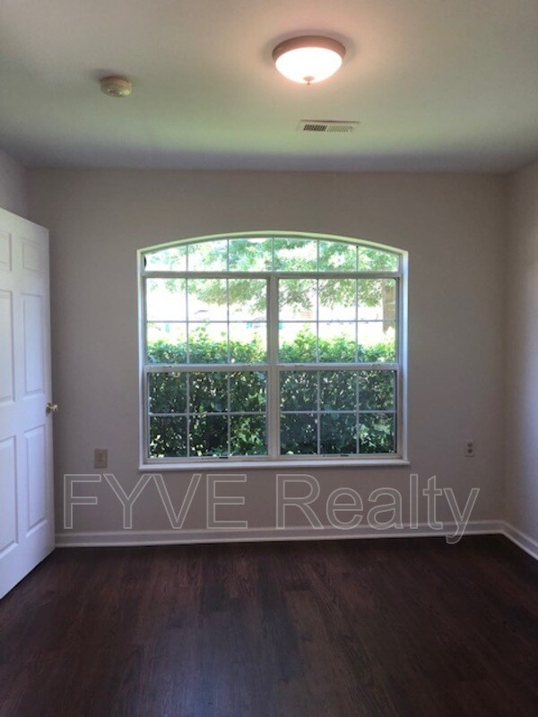 Foto del edificio - 7401 Creek Song Ct