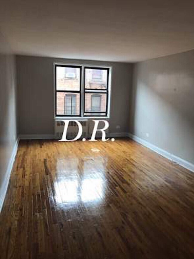 Building Photo - 223 E 94th St