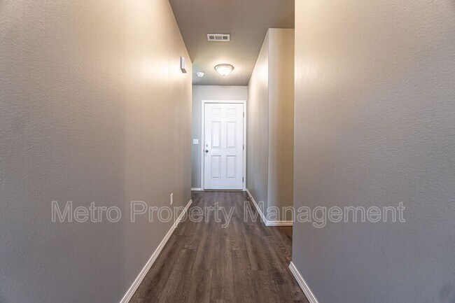 Building Photo - 600 SW Loudon Dr