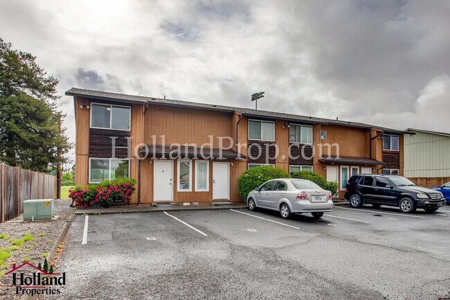 Foto del edificio - Charming 3 Bedroom 1.5 Bathroom Apartment in Forest Grove!!! NEW PRICE at $1,625 and Reduced Secu...