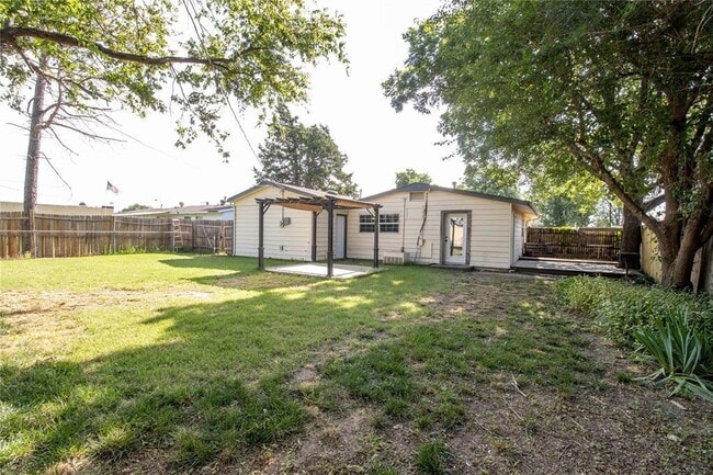 Building Photo - 105 Woods Ave