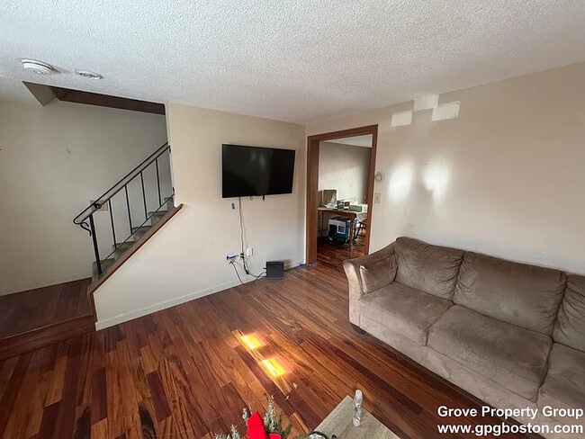 Photo - 112 W 8th St Townhome