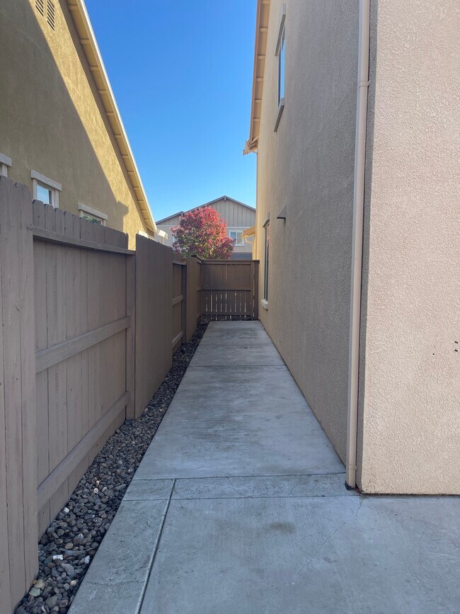 Foto del edificio - 9748 Collie Way