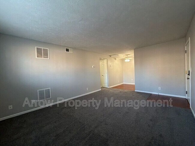 Building Photo - 3840 S 46th St