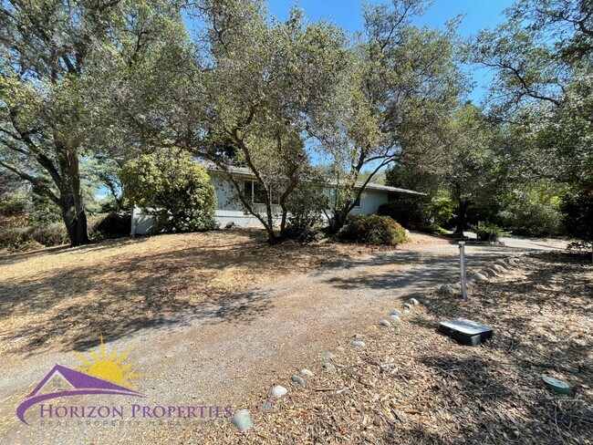 Building Photo - Bright 3 Bed 2 Bath 1,802 Sq. Ft. Granite ...
