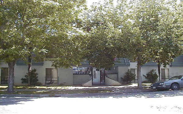 Building Photo - 820 N Monroe St
