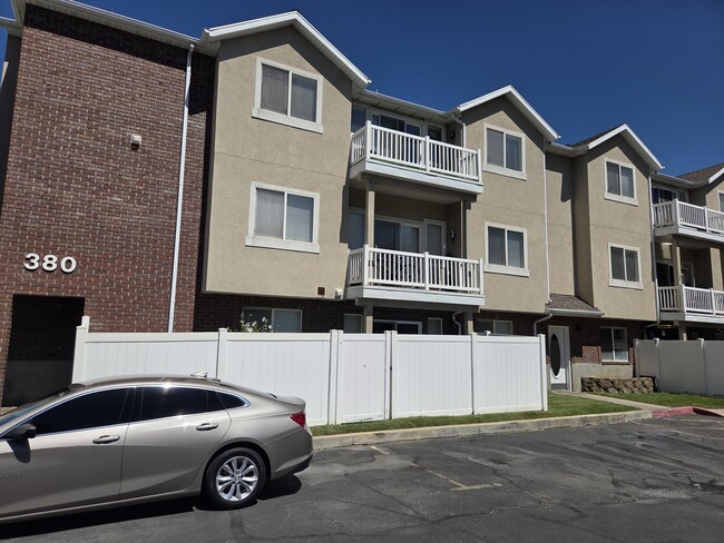 Building Photo - 380 N 500 W