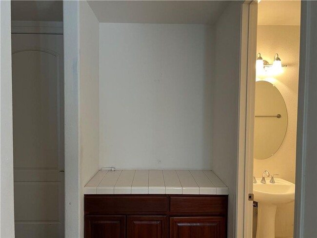 Building Photo - Spacious Condo