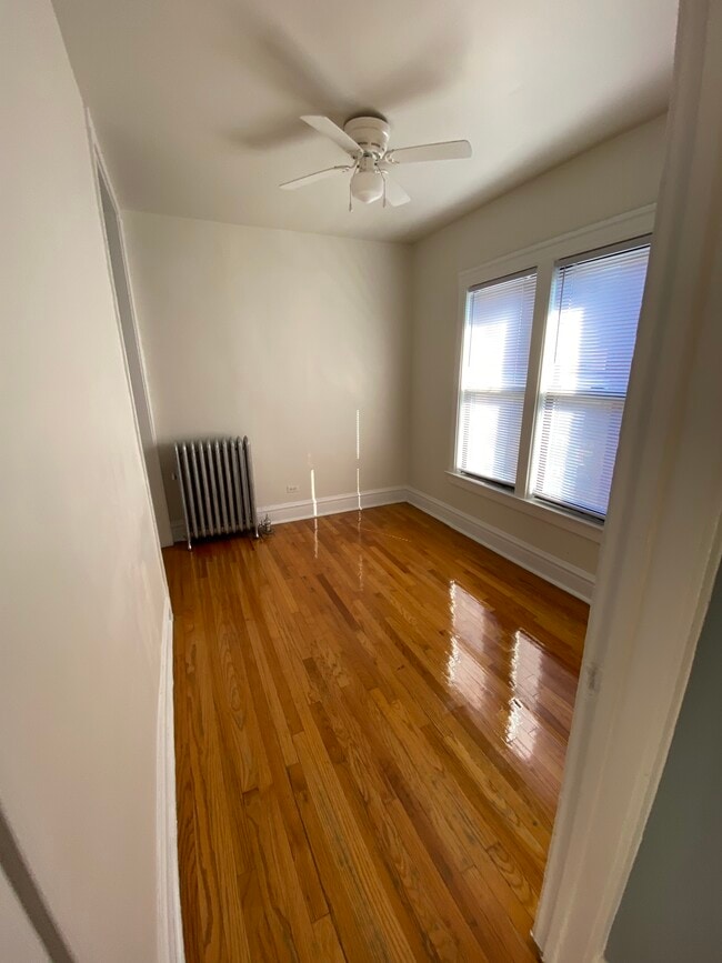 Foto del edificio - 1706 Albion W Ave