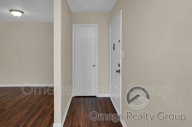 Building Photo - 425 Oakwood Ave