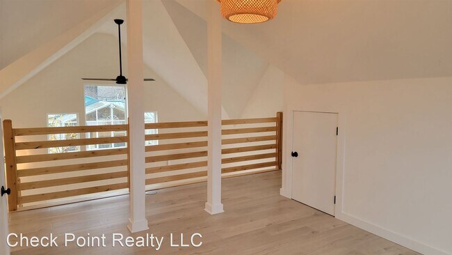 Building Photo - 2 br, 1 bath House - 4115 NE 70th Ave #B