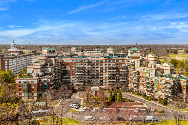 Building Photo - 100 Hilton Ave