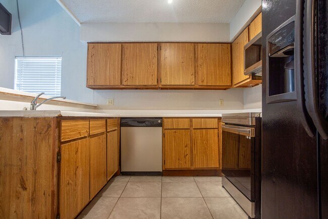 Foto del edificio - Beautiful 2 Bedroom, 2 Bath Townhome in Gated Community!