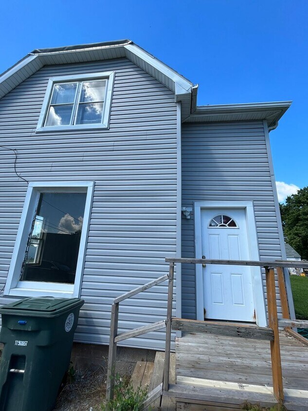 Primary Photo - 2 bedroom duplex
