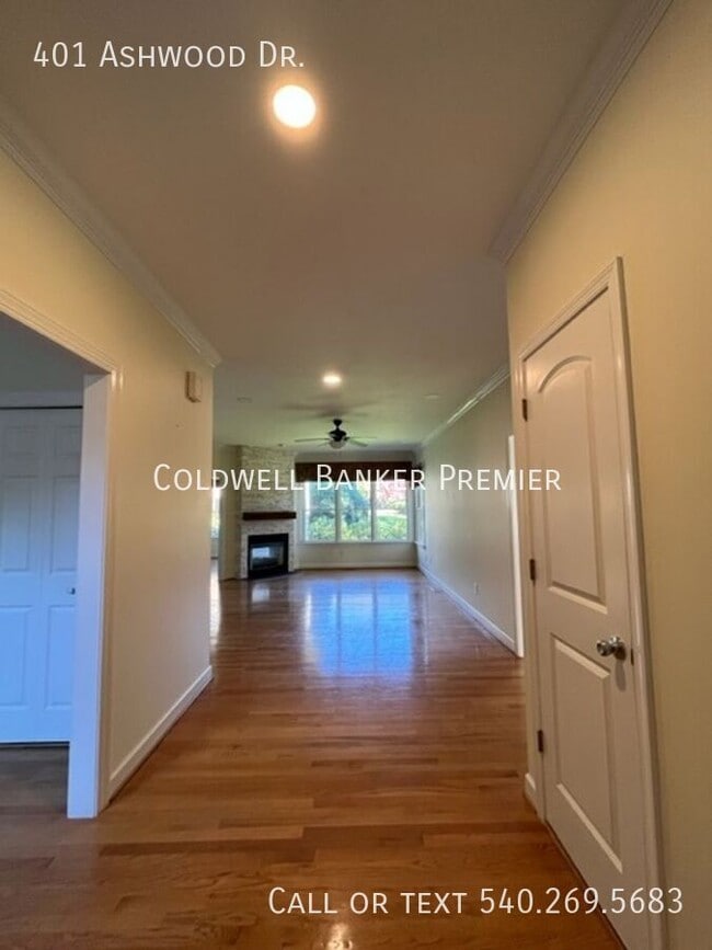 Foto del edificio - 401 Ashwood Dr
