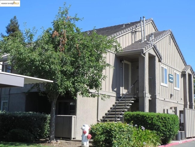 Foto del edificio - 2207 Lakeview Cir