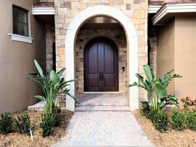 Building Photo - 10531 Versailles Blvd