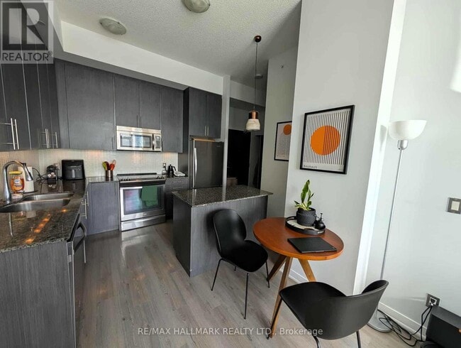 Building Photo - 85 Duke St W