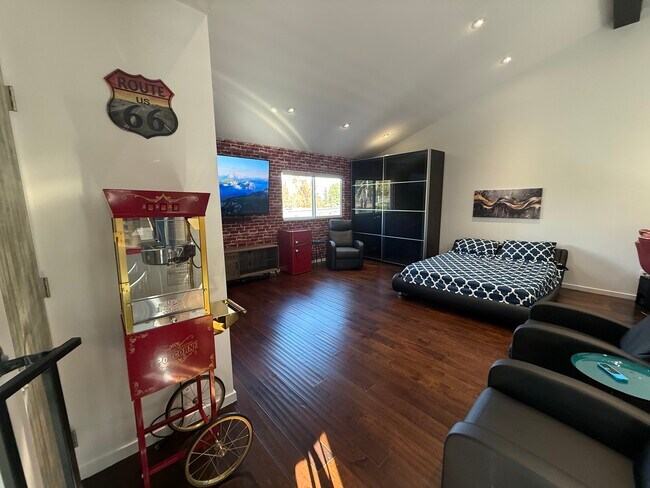 Foto del edificio - 18003 Tiara St