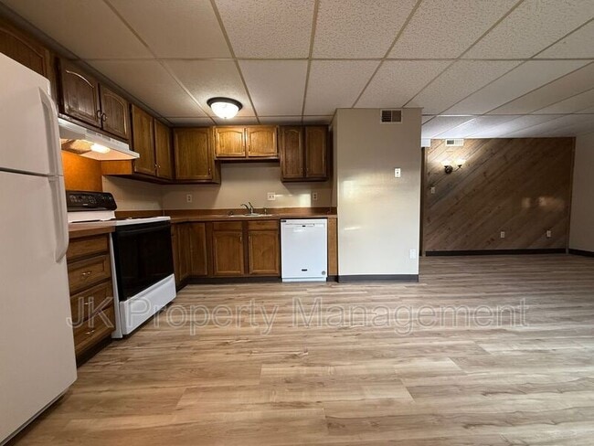 Building Photo - 3208 11th Ave S