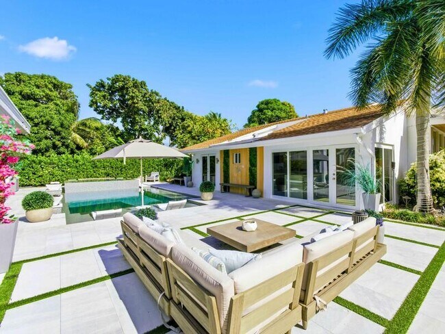 Foto del edificio - 2210 NE 3rd Ave