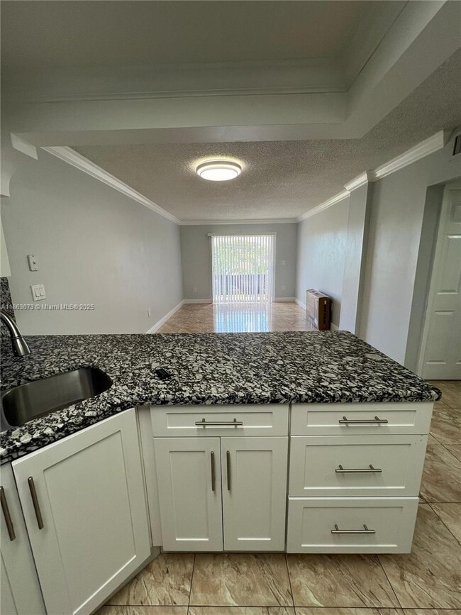 Foto del edificio - 1075 W 68th St