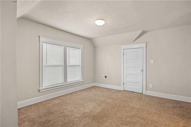 Foto del edificio - 2319 Norton Ave