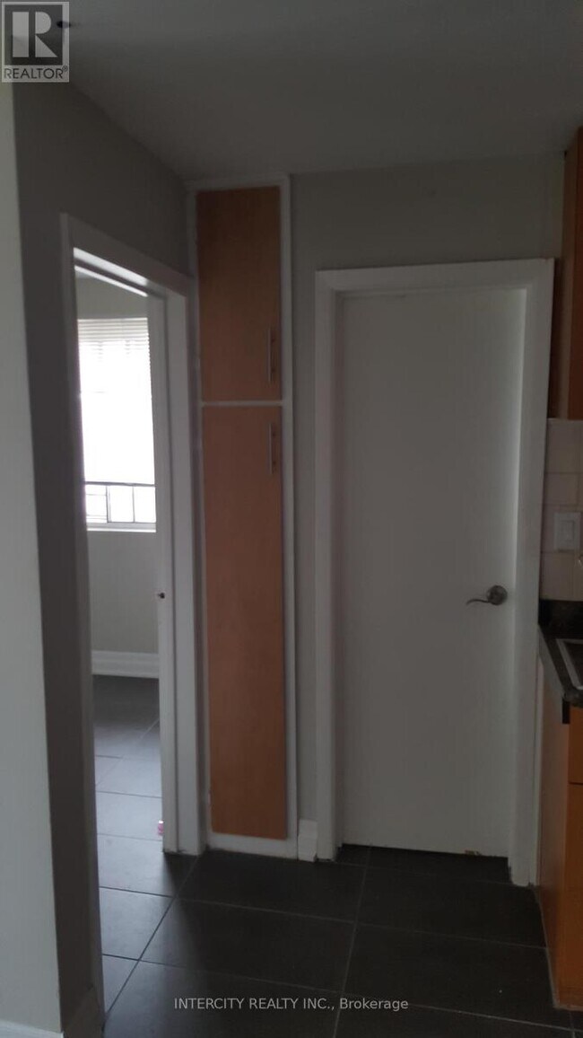 Photo du bâtiment - 14 N Alarton St