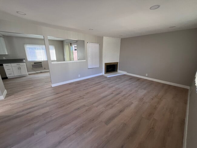 Building Photo - 1971 Evergreen St