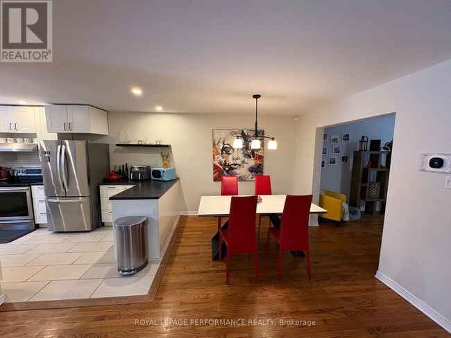 Building Photo - 104 Ave Blackburn