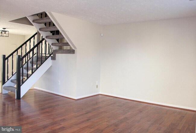 Foto del edificio - 7479 Lone Star Rd