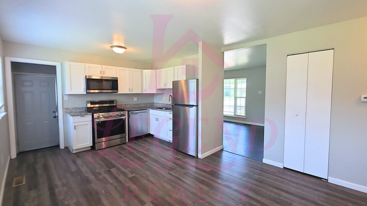 Foto del edificio - Your Next Home Awaits – 3 Bedrooms, Bonus Space & Spacious Yard