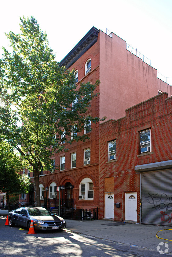 Primary Photo - 222 Pacific St