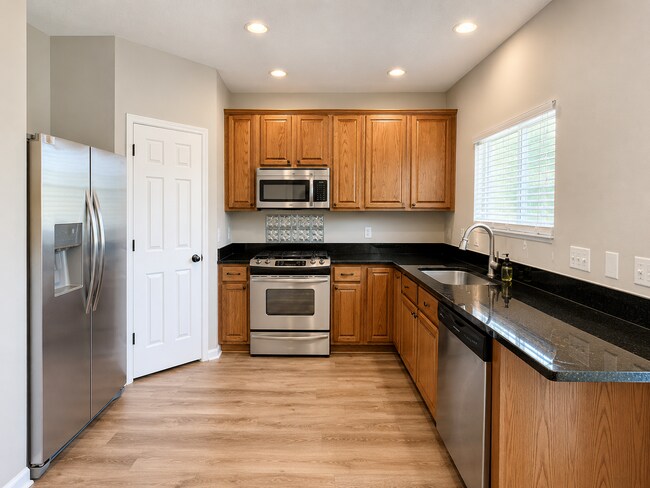 Foto del edificio - Three bedroom, 2.5 bath townhome in Whitsett