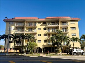 Building Photo - 901 SW 37th Ave