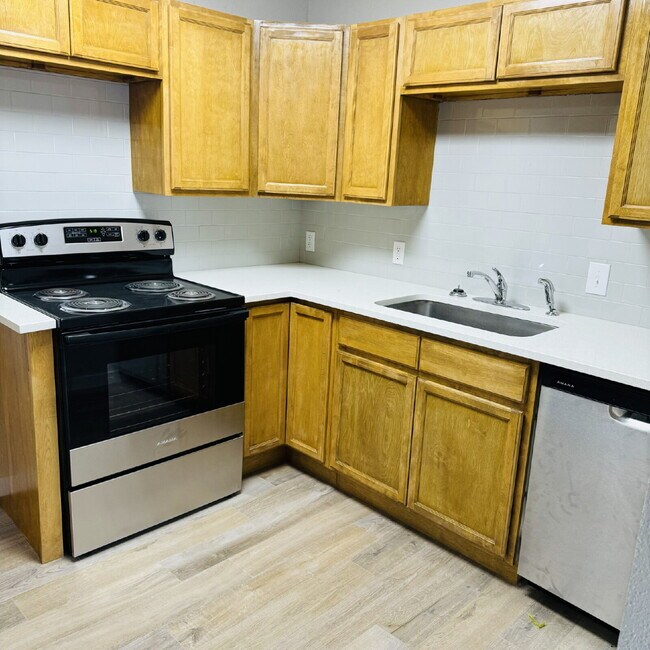 Foto del edificio - Chic 2-Bedroom | 2-Bathroom Port Arthur Apartment with Elegant Granite Finishes!