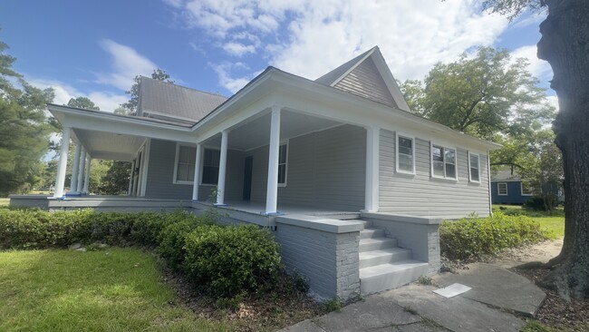 Front Porch - 206 Page St