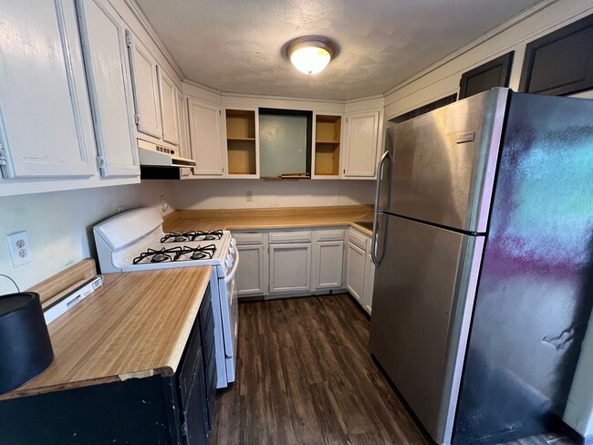 Building Photo - Welcome to this charming 2-bedroom, 1-bathroom home located in the desirable area of Creve Coeur,...