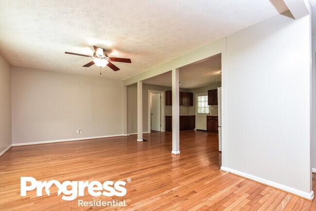 Building Photo - 160 Swan Lake Dr
