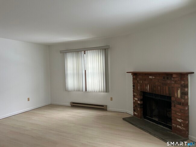 Foto del edificio - 43 Valley Dr