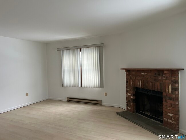 Building Photo - 43 Valley Dr