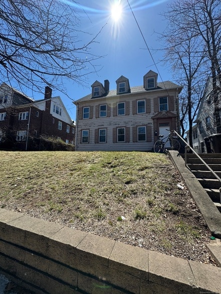 Building Photo - 174 Goffe Terrace