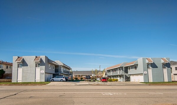 Foto principal - 21321-21331 Golden Hills Blvd