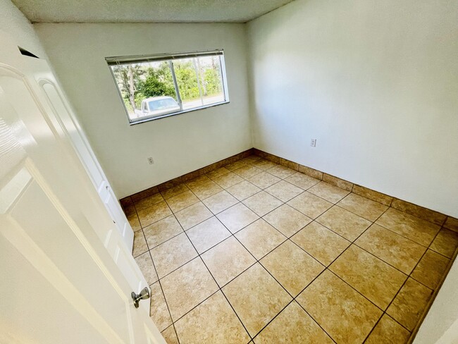 Building Photo - 959 Lake Terry Dr